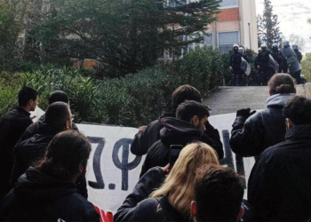 Εισβολή και ξύλο από ΜΑΤ στο ΕΜΠ, άμεση κινητοποίηση φοιτητών/τριών υποχρέωσε την ΕΛΑΣ σε αποχώρηση (φώτο και βίντεο)