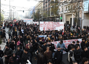Ορμητικό νεανικό ποτάμι σε όλη την Ελλάδα κατά των ιδιωτικών πανεπιστημίων (βίντεο)