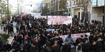Ορμητικό νεανικό ποτάμι σε όλη την Ελλάδα κατά των ιδιωτικών πανεπιστημίων (βίντεο)