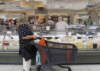 Ακρίβεια: Πώς κερδοσκοπούν βιομηχανίες και σούπερ μάρκετ