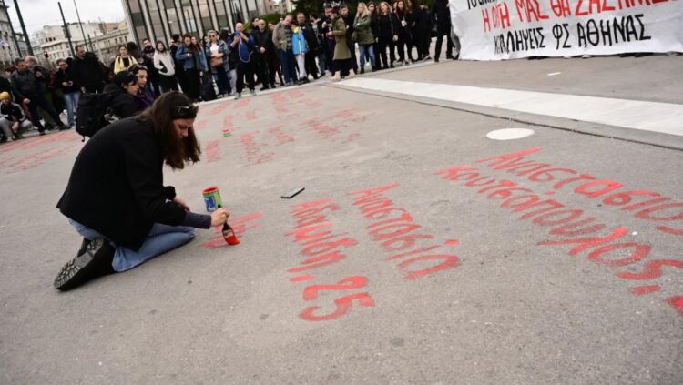 Oνόματα γραμμένα με αίμα, όχι με μπογιά