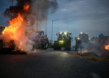 Ξεχειλίζουν από οργή τα αγροτικά μπλόκα
