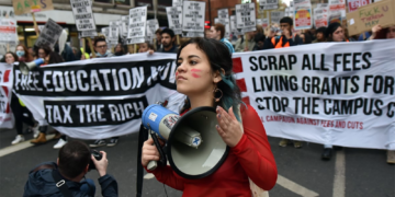 Κόβουν από τα πανεπιστήμια, ταΐζουν τις πολεμικές μηχανές