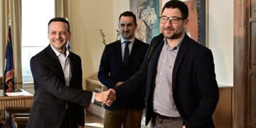 Στο ίδιο τραπέζι στελέχη ΣΥΡΙΖΑ, ΠΑΣΟΚ και ΝΕ.ΑΡ.