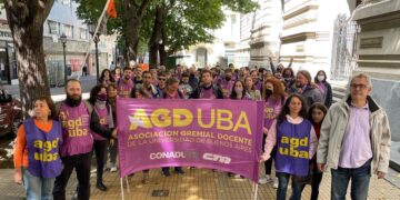 Οι καθηγητές του πανεπιστήμιου του Μπουένος Άιρες στην Αργεντινή στέλνουν την αλληλεγγύη τους στο φοιτητικό κίνημα στην Ελλάδα.