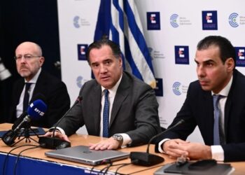 Απογευματινά χειρουργεία: Σχέδιο «ταφόπλακα» για τη δημόσια υγεία