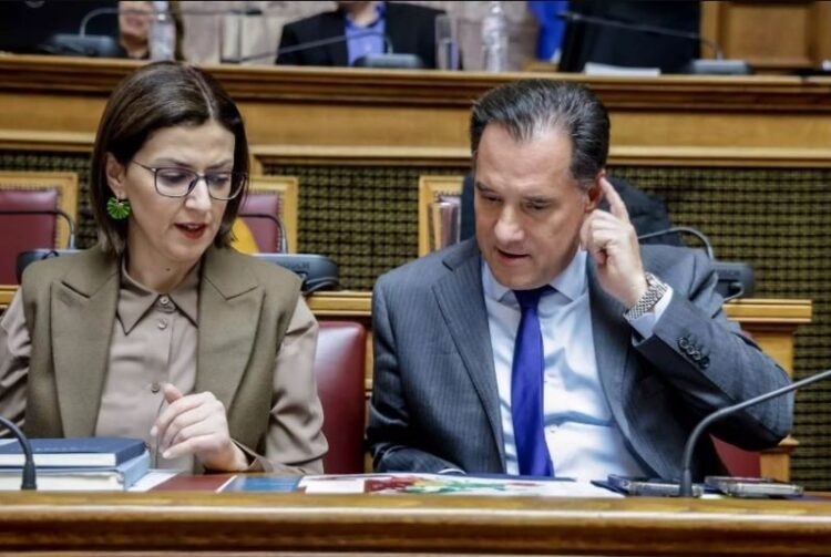 Απογευματινά χειρουργεία: Νόμιμο «φακελάκι» στο ΕΣΥ με σφραγίδα Άδωνι