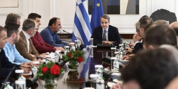 Συνάντηση στο Μαξίμου: Επικοινωνιακοί χειρισμοί της κυβέρνησης