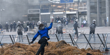 ΕΕ του πολέμου και των πολυεθνικών