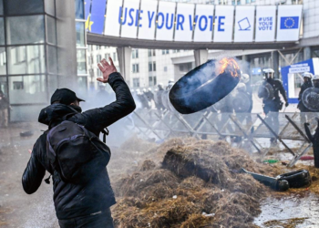 ΕΕ του πολέμου και των πολυεθνικών