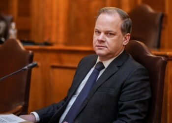 Έγκλημα στα Τέμπη: Προκλητικά ψεύδη Καραμανλή