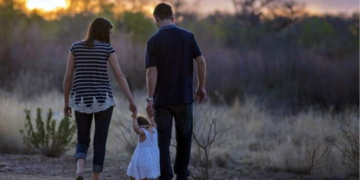 Το ΚΚΕ αρνείται τα ίδια δικαιώματα στα ομόφυλα ζευγάρια