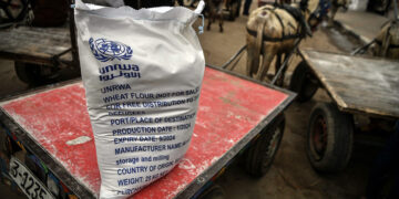 Το Ισραήλ βομβαρδίζει τώρα και τον ΟΗΕ