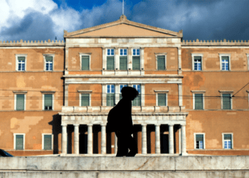 Είμαστε  οι δεύτεροι πιο φτωχοί