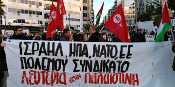  Διαδήλωση: «Να γυρίσει πίσω!»: Επικίνδυνη εμπλοκή της φρεγάτας με τον Δένδια να επιχαίρει