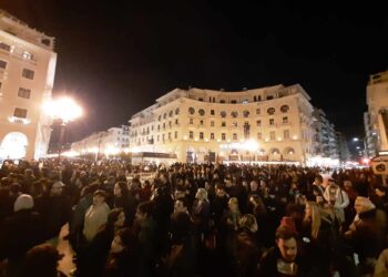 Καταγγελία της ΑΝΤΑΡΣΥΑ Θεσσαλονίκης για τη ρατσιστικού χαρακτήρα επίθεση σε κουίρ άτομα στην πλατεία Αριστοτέλους