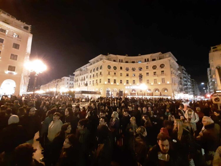 Καταγγελία της ΑΝΤΑΡΣΥΑ Θεσσαλονίκης για τη ρατσιστικού χαρακτήρα επίθεση σε κουίρ άτομα στην πλατεία Αριστοτέλους