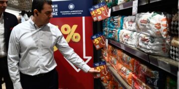 Μονταζιέρα στα ράφια των σούπερ μάρκετ