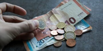 Κατώτατος μισθός: Προς αύξηση – κοροϊδία, μισθοί κάτω από τα επίπεδα του… 2010