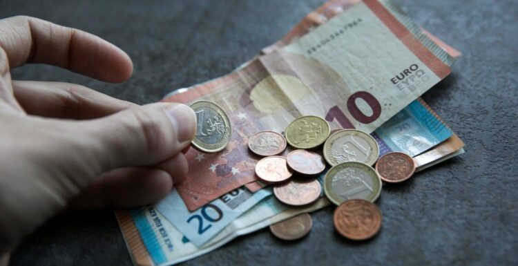 Κατώτατος μισθός: Προς αύξηση – κοροϊδία, μισθοί κάτω από τα επίπεδα του… 2010