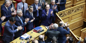 Kερδισμένη στα έδρανα, τραυματισμένη στην κοινωνία η ΝΔ