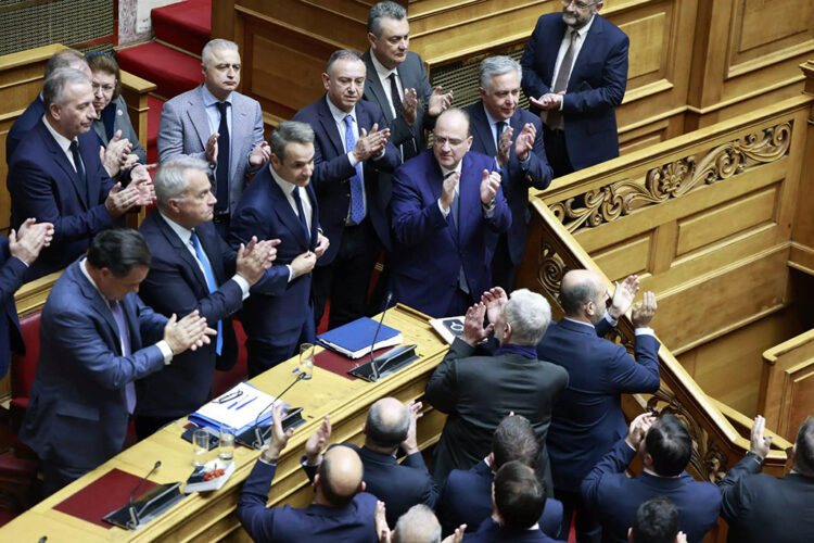 Kερδισμένη στα έδρανα, τραυματισμένη στην κοινωνία η ΝΔ