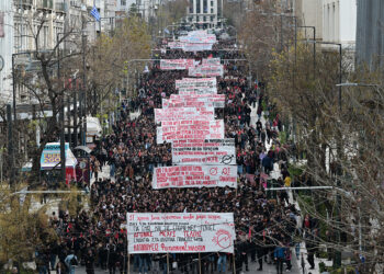 Πέρασαν τον νόμο,  έχασαν τη νεολαία (βίντεο)