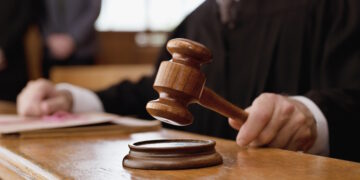 «Φάμπρικα» κυβερνητικών αγωγών κατά αγώνα για την αξιολόγηση – Στο στόχαστρο Κεραμέως η απεργία-αποχή της ΑΔΕΔΥ