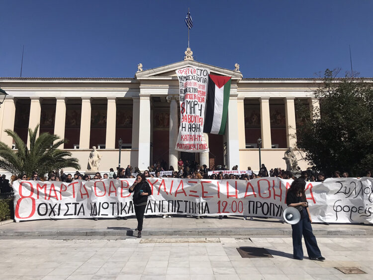 Ρωγμές στην κυβέρνηση, ελπίδα στην κοινωνία