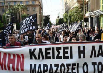 ΛΑΡΚΟ: Μεγάλη συγκέντρωση στο Σύνταγμα, πρώτη νίκη η νέα παράταση συμβάσεων (φωτο + βίντεο)
