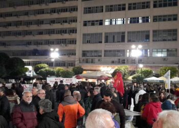 Επιτυχημένη διαδήλωση κατά των διώξεων εκπαιδευτικών στον Πειραιά (φωτογραφίες)