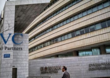 Νέου τύπου διαπλοκή, με «αιχμή» το fund CVC
