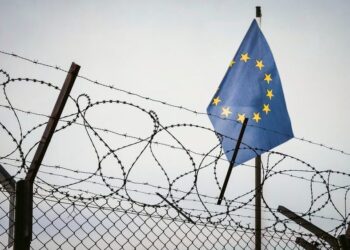 Σύμφωνο-έκτρωμα της ΕΕ για τη μετανάστευση