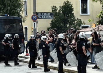 Εξ ορισμού εχθρός του λαού
