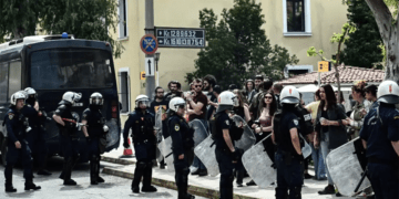 Εξ ορισμού εχθρός του λαού