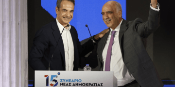 ΝΔ: Παζάρια, συμφωνίες και ασυμφωνίες με εσωκομματική αντιπολίτευση και διαπλοκή
