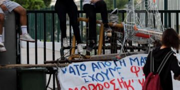 Παρεμβάσεις ΔΕ για κυβερνητικό… μπούλινγκ: Δόγμα «Νόμος – τάξη – κέρδος», στο στόχαστρο οι μαθητικοί αγώνες