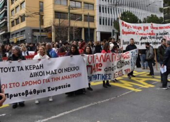 Συντονισμός και αντεπίθεση με βήμα την πανεργατική απεργία