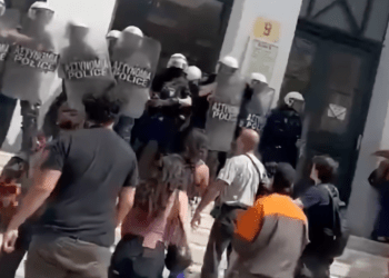 Ένταση στη Δίκη Σεπολίων: Προκλητική η στάση της αστυνομίας