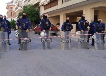 Βύρωνας: Έξωση οικογένειας από τη μοναδική κατοικία της – ΜΑΤ στην υπηρεσία της Do Value (φωτο+βίντεο)
