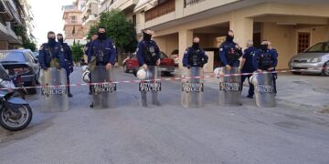 Βύρωνας: Έξωση οικογένειας από τη μοναδική κατοικία της – ΜΑΤ στην υπηρεσία της Do Value (φωτο+βίντεο)