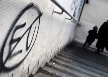 Παραμονή σε ευρώ και ΕΕ σημαίνει φτώχεια