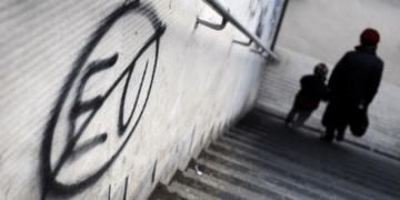 Παραμονή σε ευρώ και ΕΕ σημαίνει φτώχεια