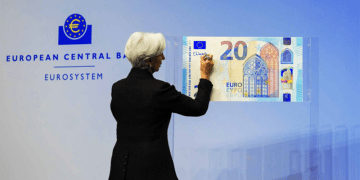 Πως το ευρώ συμπιέζει  τους εργατικούς μισθούς