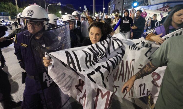 Υπόθεση Κολωνού: Θέλουν ρεβάνς ξαναδικάζοντας τη μάνα της 12χρονης