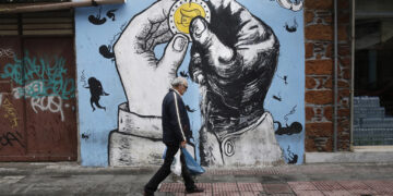 Πως το ευρώ συμπιέζει  τους εργατικούς μισθούς