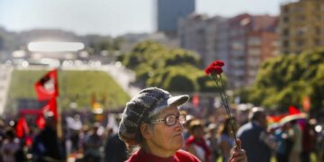 Η ακύρωση της επανάστασης του Απρίλη του ΄74 και το θάψιμο της μνήμης της