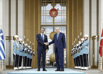 Σκυλοκαβγάς για τα «εθνικά», πλήρης συμφωνία στα ταξικά