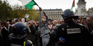 Γαλλία: Άγρια επιχείρηση καταστολής με ιδεολογικό περίβλημα