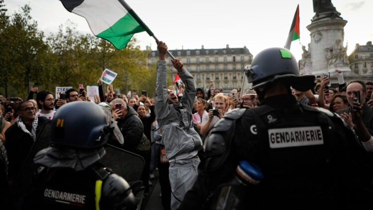 Γαλλία: Άγρια επιχείρηση καταστολής με ιδεολογικό περίβλημα